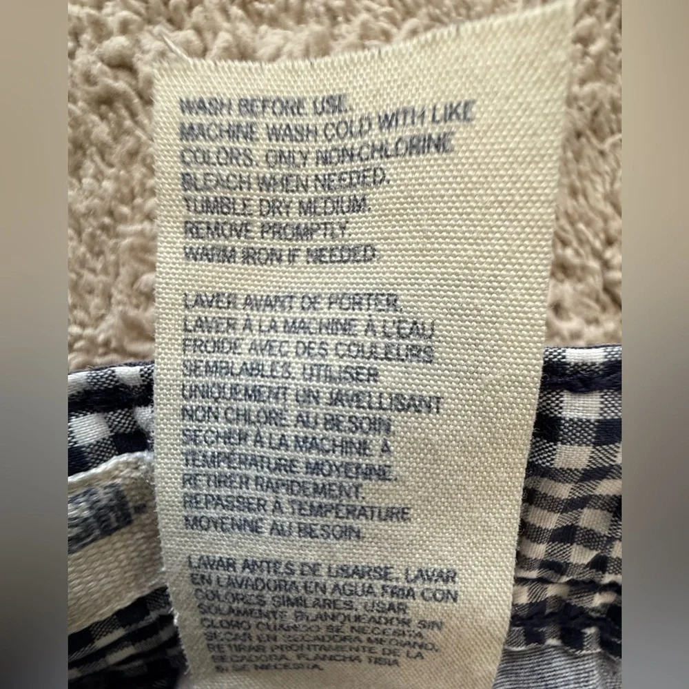 🌺 OshKosh B’gosh Girls Navy Floral Shorts | Size 5 - Picture 3 of 7